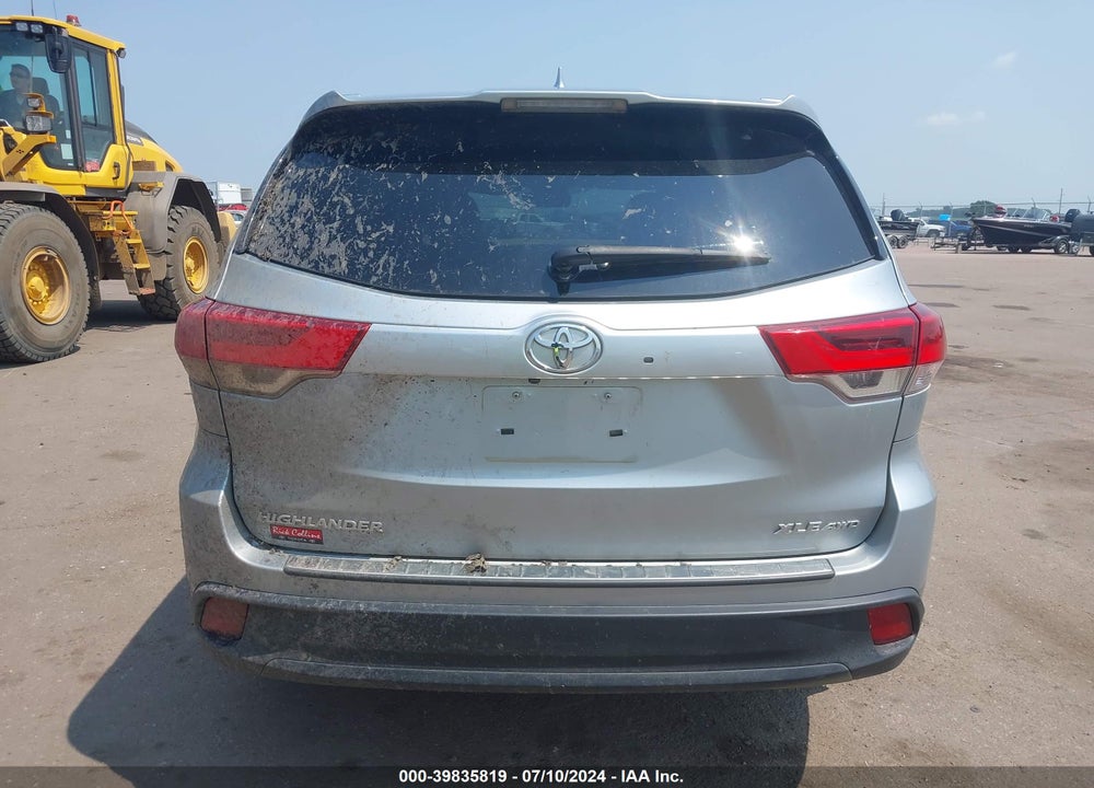 2019 TOYOTA HIGHLANDER XLE VIN: 5TDJZRFH8KS606030