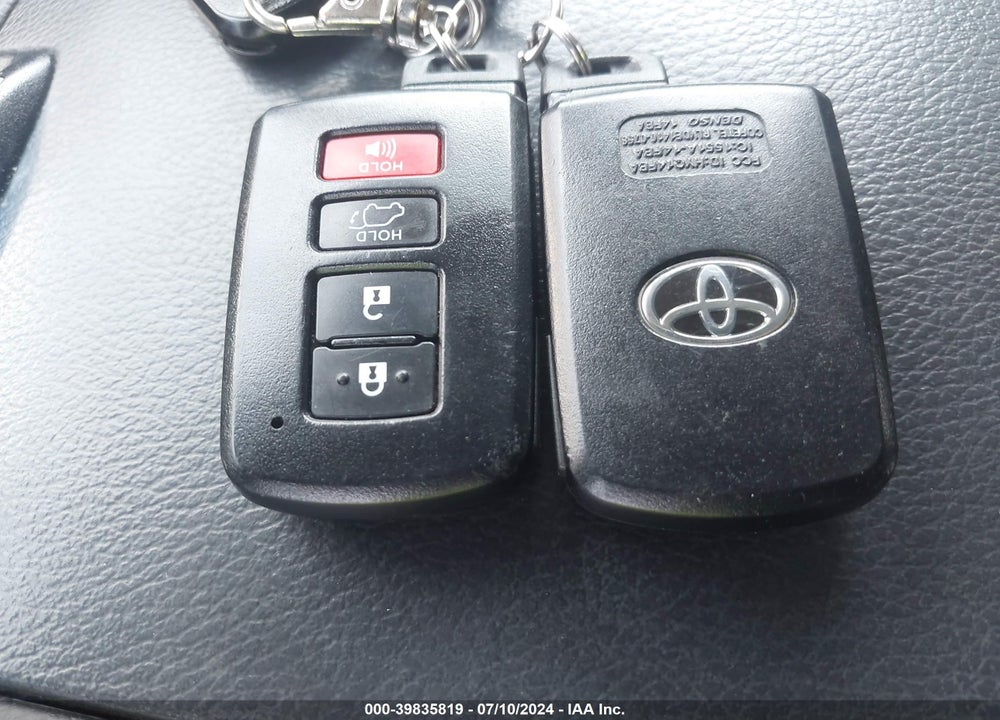 2019 TOYOTA HIGHLANDER XLE VIN: 5TDJZRFH8KS606030