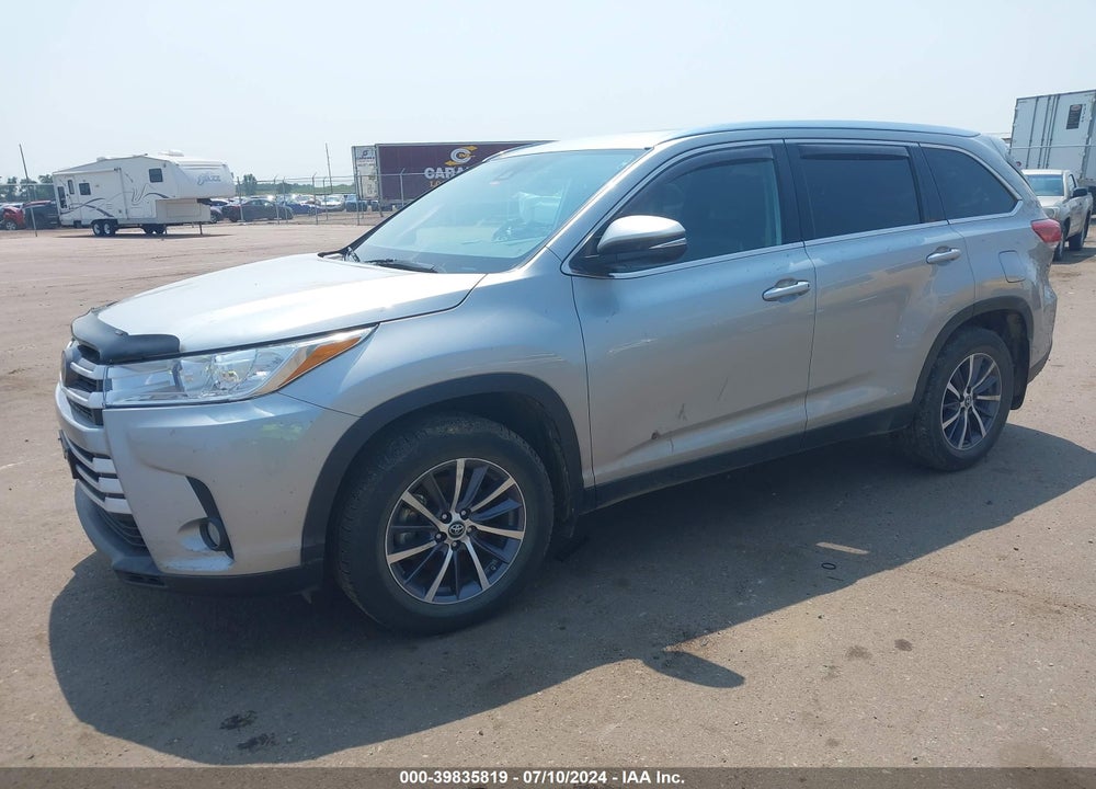 2019 TOYOTA HIGHLANDER XLE VIN: 5TDJZRFH8KS606030