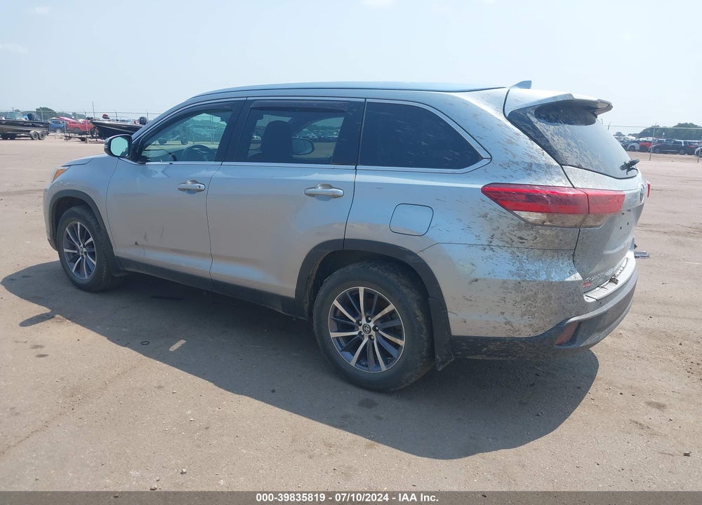 2019 TOYOTA HIGHLANDER XLE VIN: 5TDJZRFH8KS606030