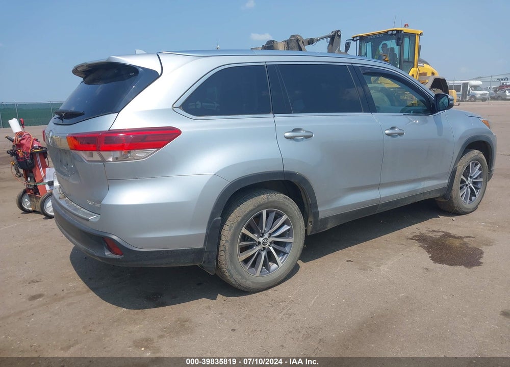 2019 TOYOTA HIGHLANDER XLE VIN: 5TDJZRFH8KS606030