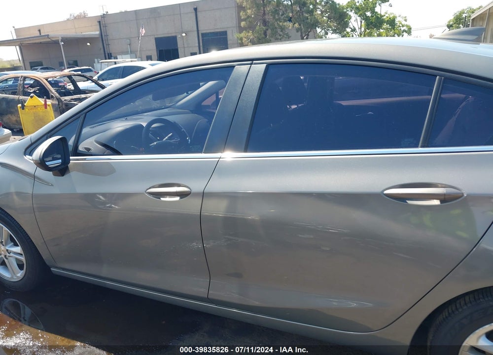 2018 CHEVROLET CRUZE LT AUTO VIN: 1G1BE5SM9J7143098