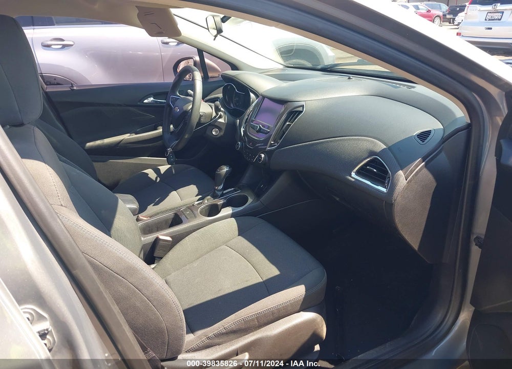 2018 CHEVROLET CRUZE LT AUTO VIN: 1G1BE5SM9J7143098