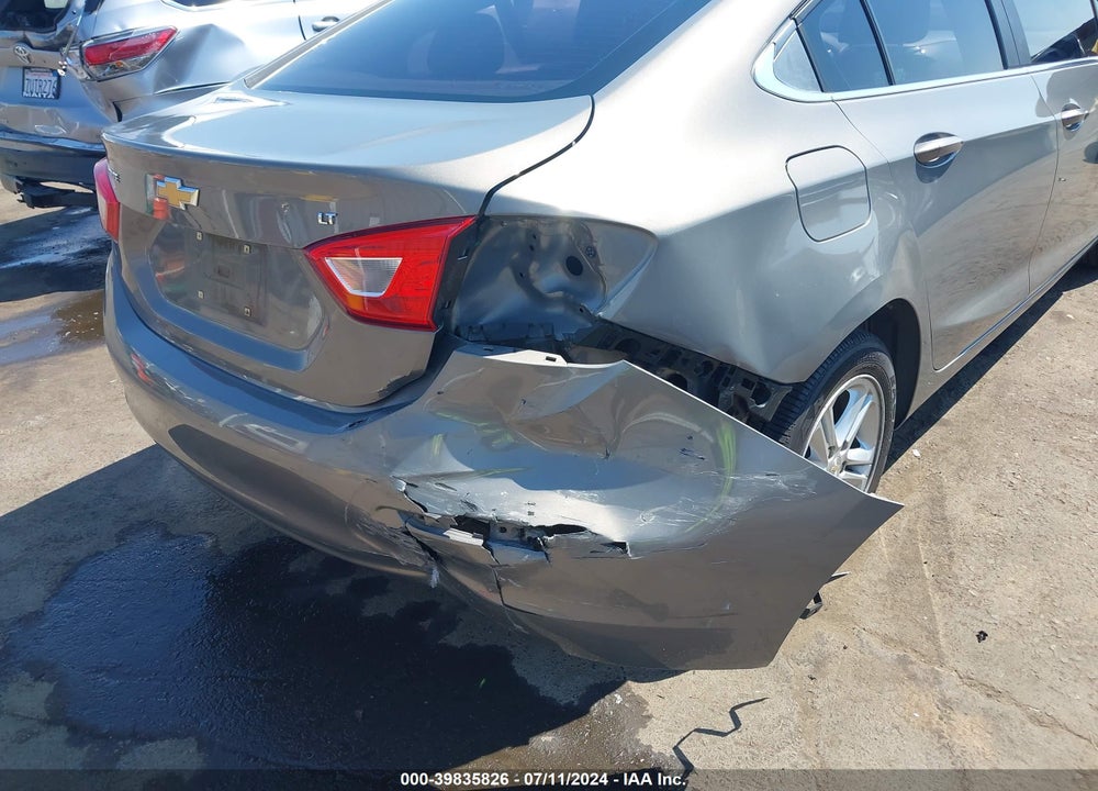 2018 CHEVROLET CRUZE LT AUTO VIN: 1G1BE5SM9J7143098
