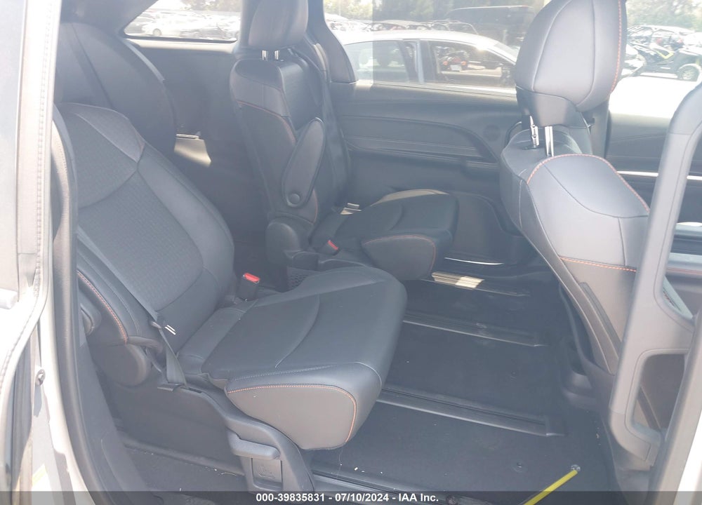2021 TOYOTA SIENNA XSE VIN: 5TDXRKEC2MS002953
