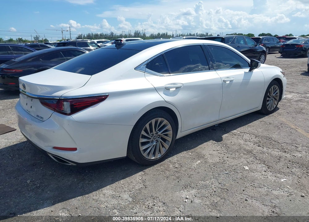 2021 LEXUS ES 350 ULTRA LUXURY VIN: 58AFZ1B1XMU108172