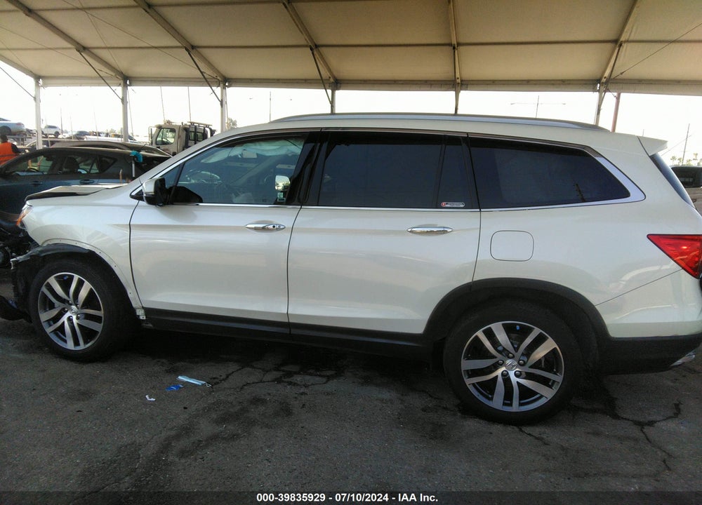 2017 HONDA PILOT TOURING VIN: 5FNYF6H95HB040143