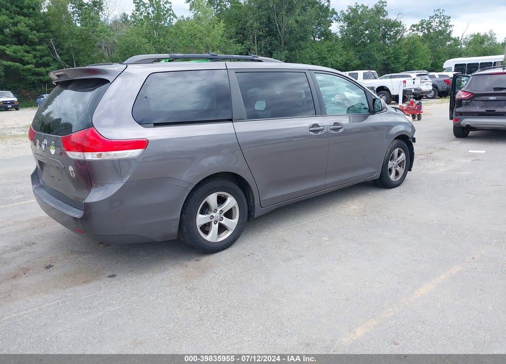 2013 TOYOTA SIENNA LE V6 8 PASSENGER VIN: 5TDKK3DC9DS332014