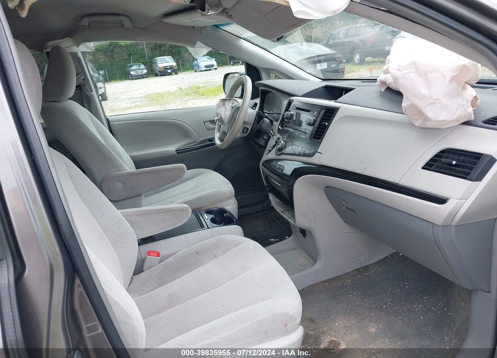 2013 TOYOTA SIENNA LE V6 8 PASSENGER VIN: 5TDKK3DC9DS332014