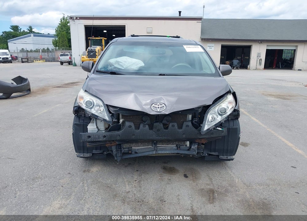 2013 TOYOTA SIENNA LE V6 8 PASSENGER VIN: 5TDKK3DC9DS332014