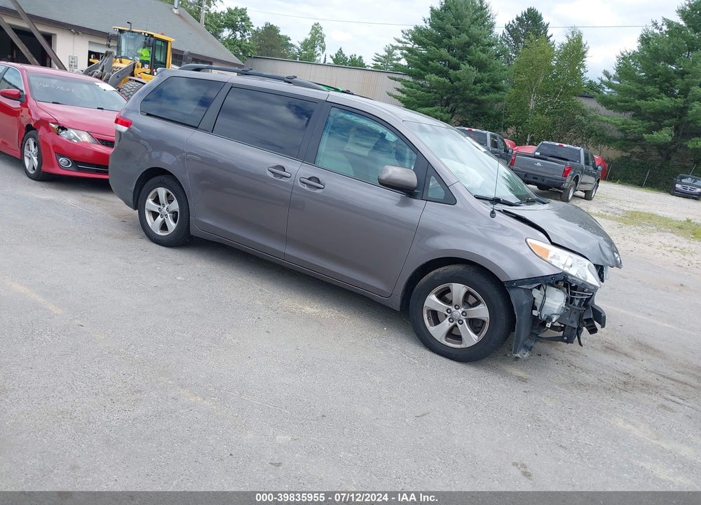 2013 TOYOTA SIENNA LE V6 8 PASSENGER VIN: 5TDKK3DC9DS332014