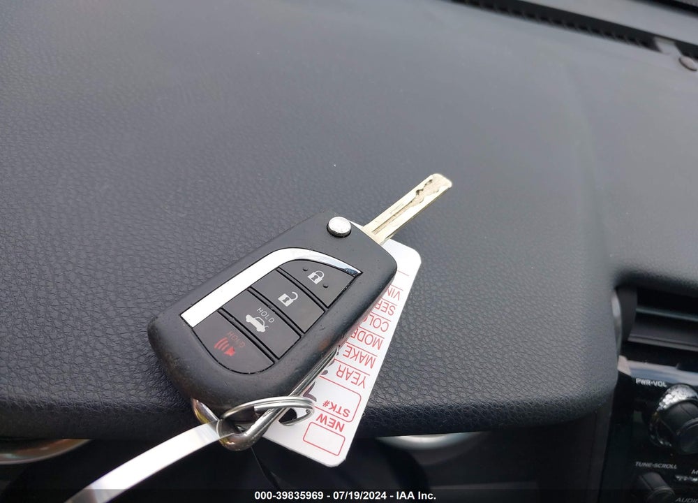 2018 TOYOTA CAMRY LE VIN: 4T1B11HK4JU048222