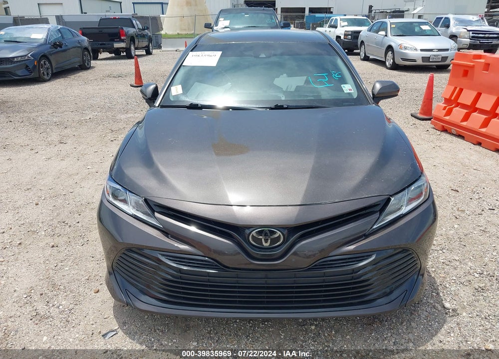 2018 TOYOTA CAMRY LE VIN: 4T1B11HK4JU048222