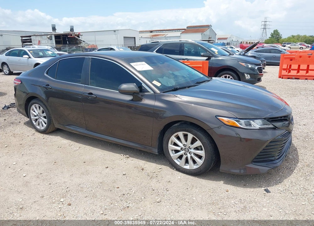 2018 TOYOTA CAMRY LE VIN: 4T1B11HK4JU048222