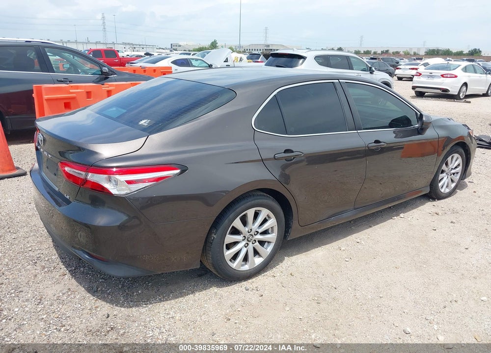 2018 TOYOTA CAMRY LE VIN: 4T1B11HK4JU048222