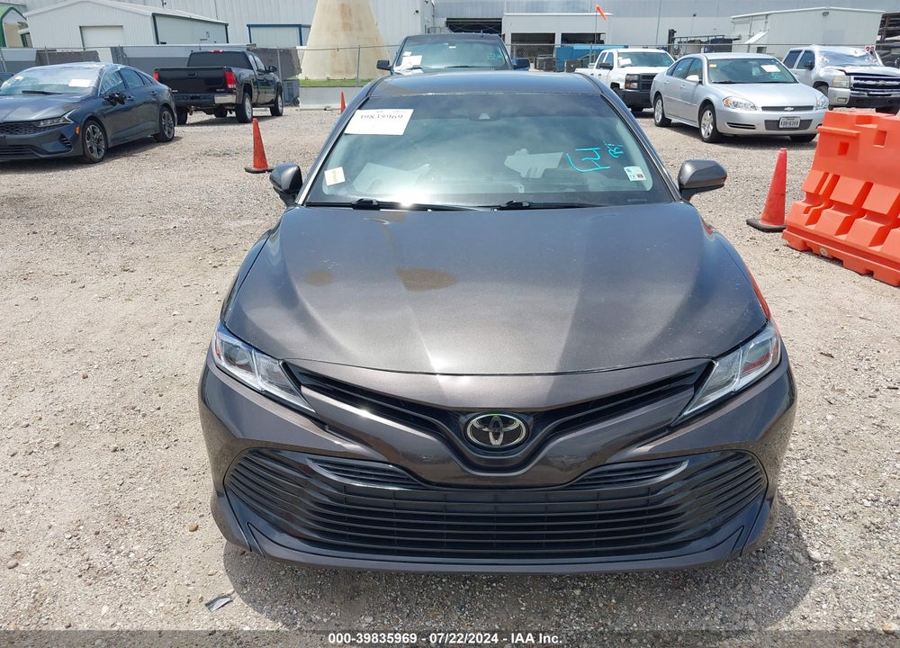 2018 TOYOTA CAMRY LE VIN: 4T1B11HK4JU048222