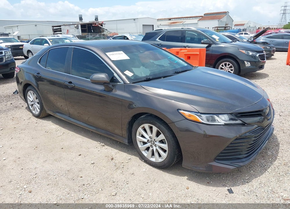 2018 TOYOTA CAMRY LE VIN: 4T1B11HK4JU048222