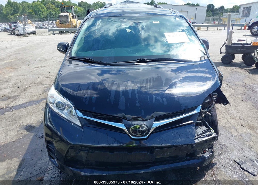 2018 TOYOTA SIENNA VIN: 5TDKZ3DC2JS939380
