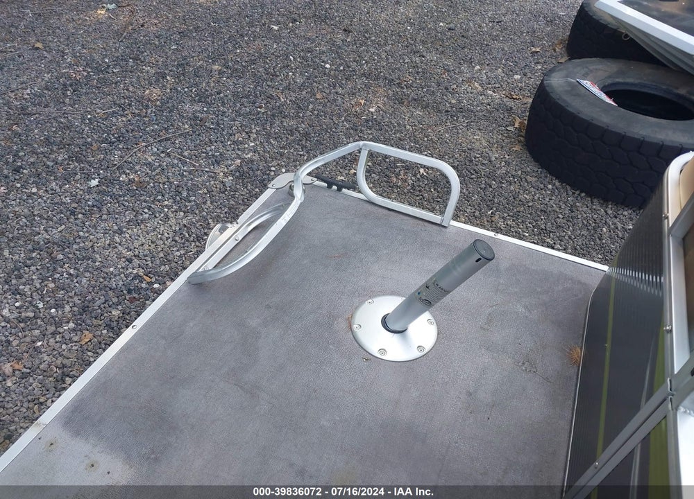 2019 APEX MARINE QWEST VIN: APX27249A919