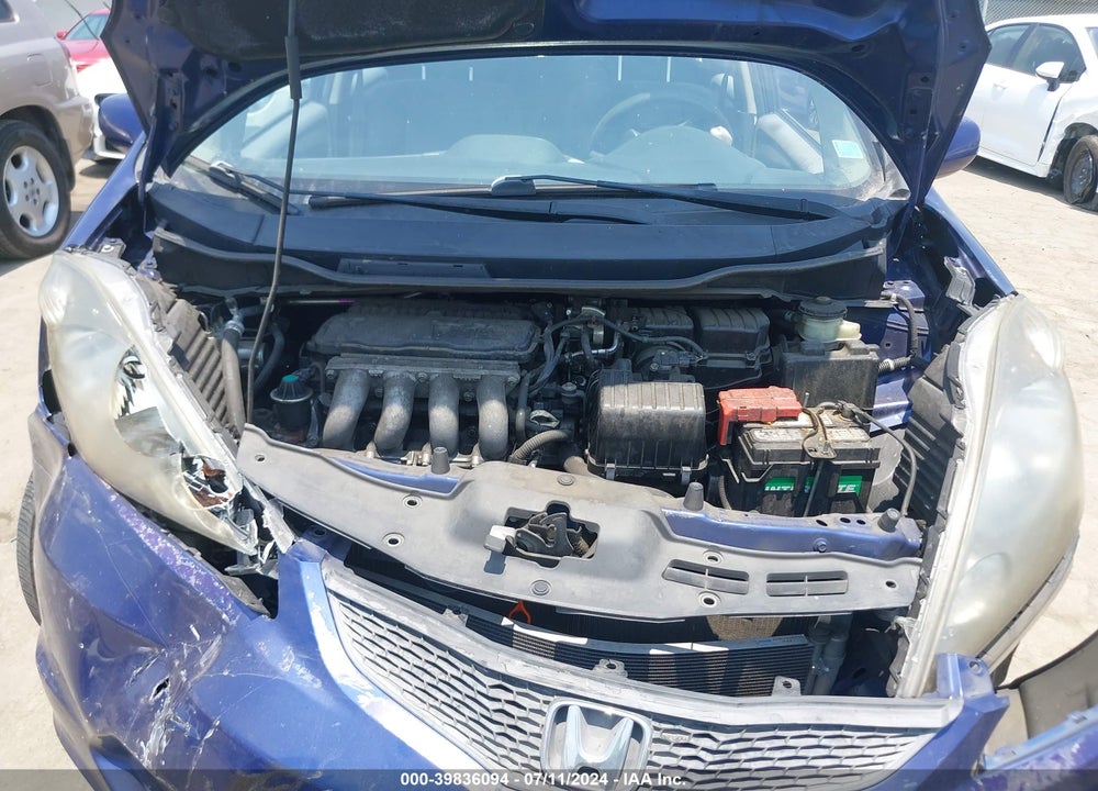 2013 HONDA FIT VIN: JHMGE8H33DC001868