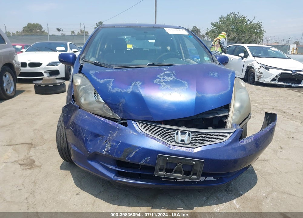 2013 HONDA FIT VIN: JHMGE8H33DC001868