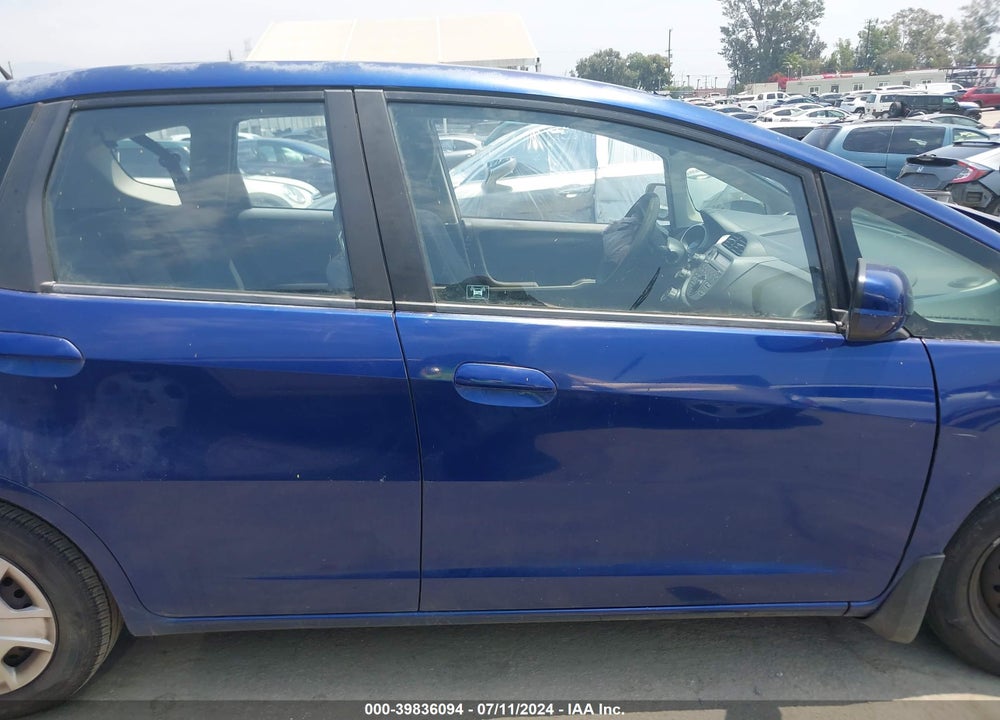 2013 HONDA FIT VIN: JHMGE8H33DC001868