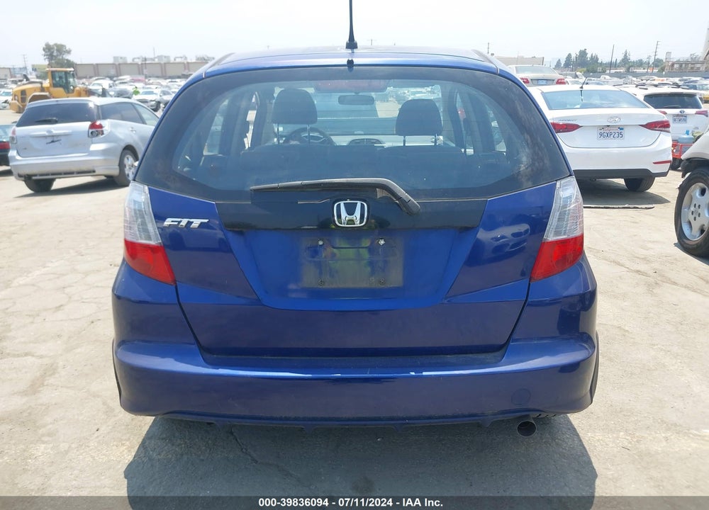 2013 HONDA FIT VIN: JHMGE8H33DC001868