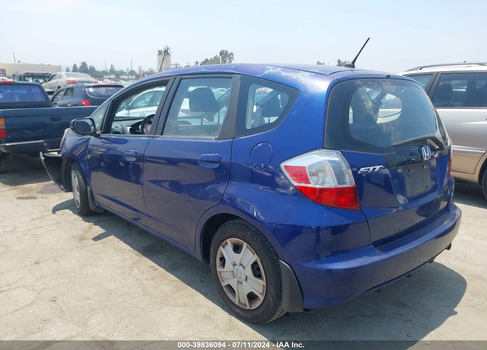 2013 HONDA FIT VIN: JHMGE8H33DC001868