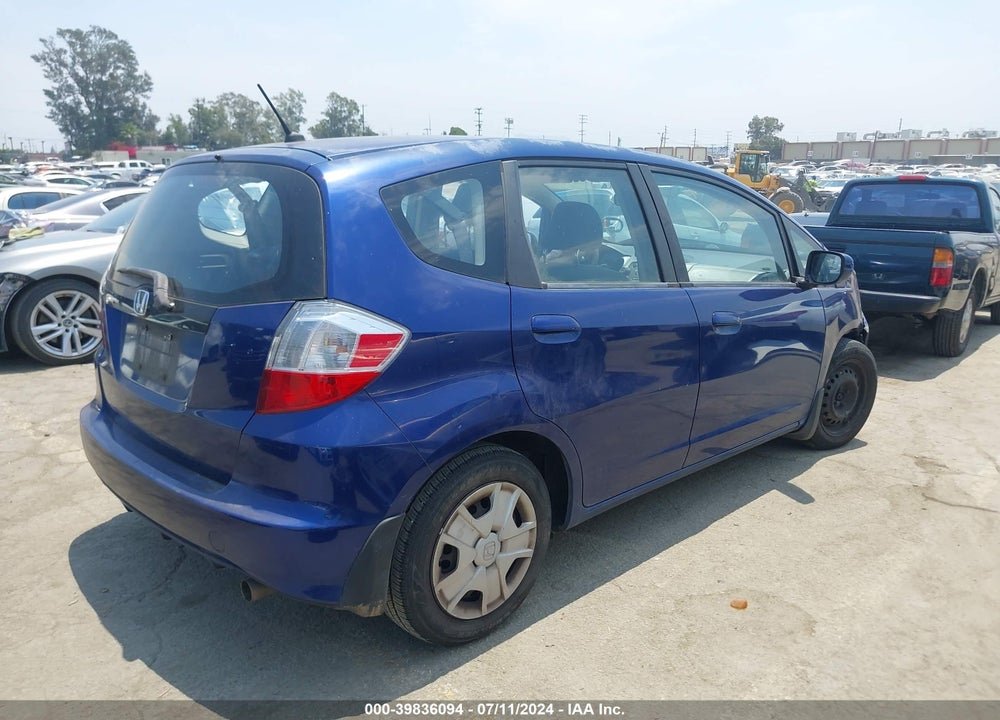 2013 HONDA FIT VIN: JHMGE8H33DC001868
