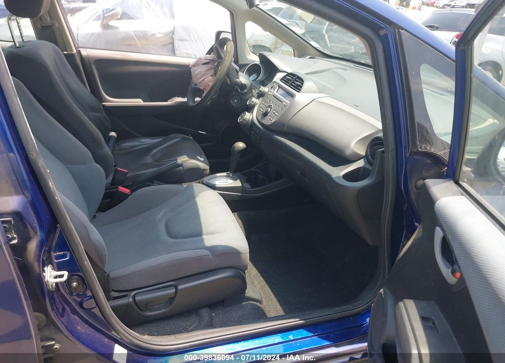 2013 HONDA FIT VIN: JHMGE8H33DC001868