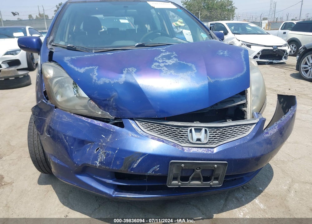 2013 HONDA FIT VIN: JHMGE8H33DC001868