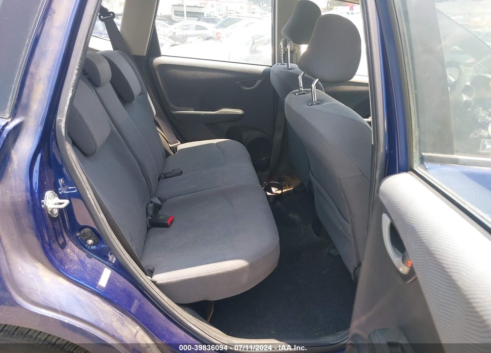 2013 HONDA FIT VIN: JHMGE8H33DC001868