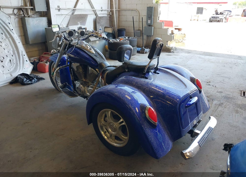 2006 HONDA VTX1300 R VIN: 1HFSC52656A307493