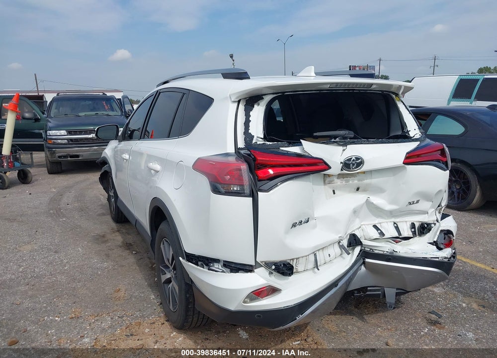 2017 TOYOTA RAV4 XLE VIN: JTMWFREV4HJ111500