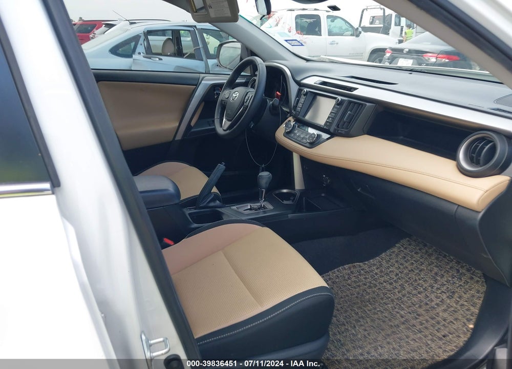 2017 TOYOTA RAV4 XLE VIN: JTMWFREV4HJ111500