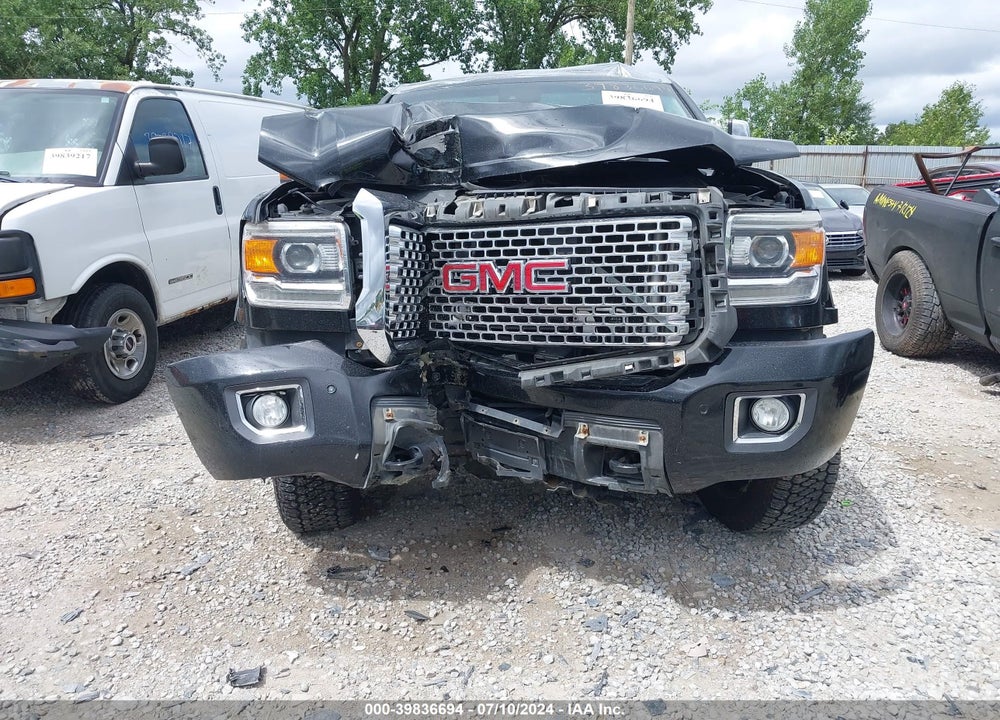 2015 GMC SIERRA 2500HD DENALI VIN: 1GT120E88FF141336