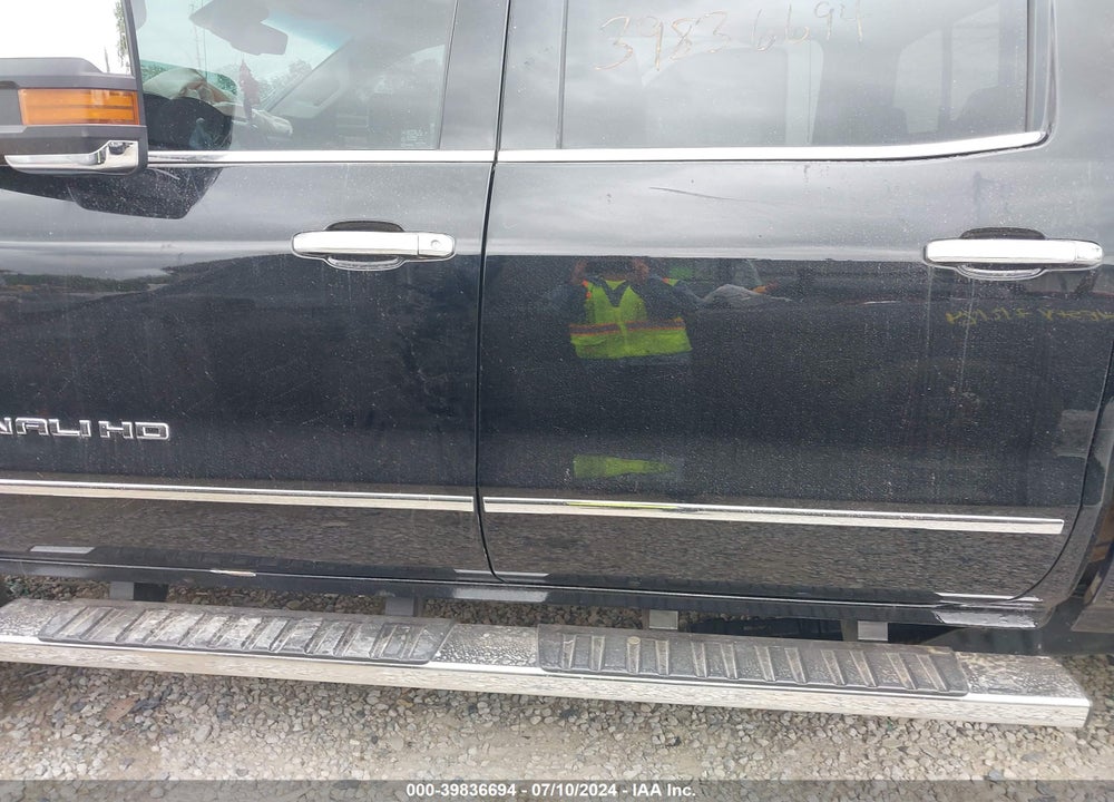 2015 GMC SIERRA 2500HD DENALI VIN: 1GT120E88FF141336