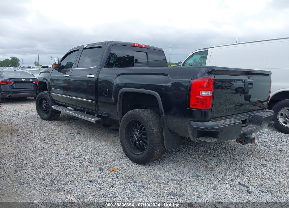2015 GMC SIERRA 2500HD DENALI VIN: 1GT120E88FF141336