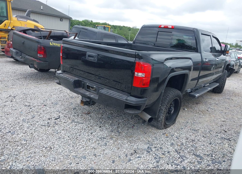 2015 GMC SIERRA 2500HD DENALI VIN: 1GT120E88FF141336