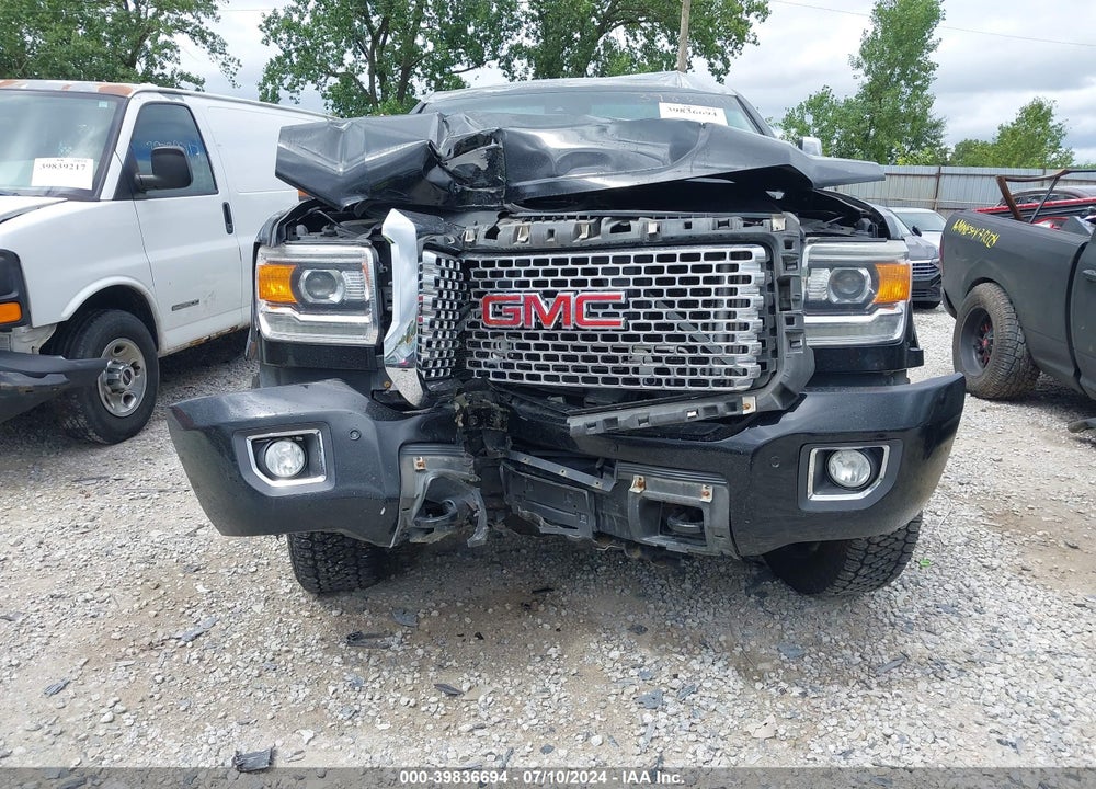 2015 GMC SIERRA 2500HD DENALI VIN: 1GT120E88FF141336