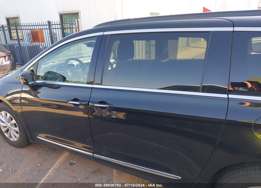 2017 CHRYSLER PACIFICA TOURING L VIN: 2C4RC1BG3HR744305