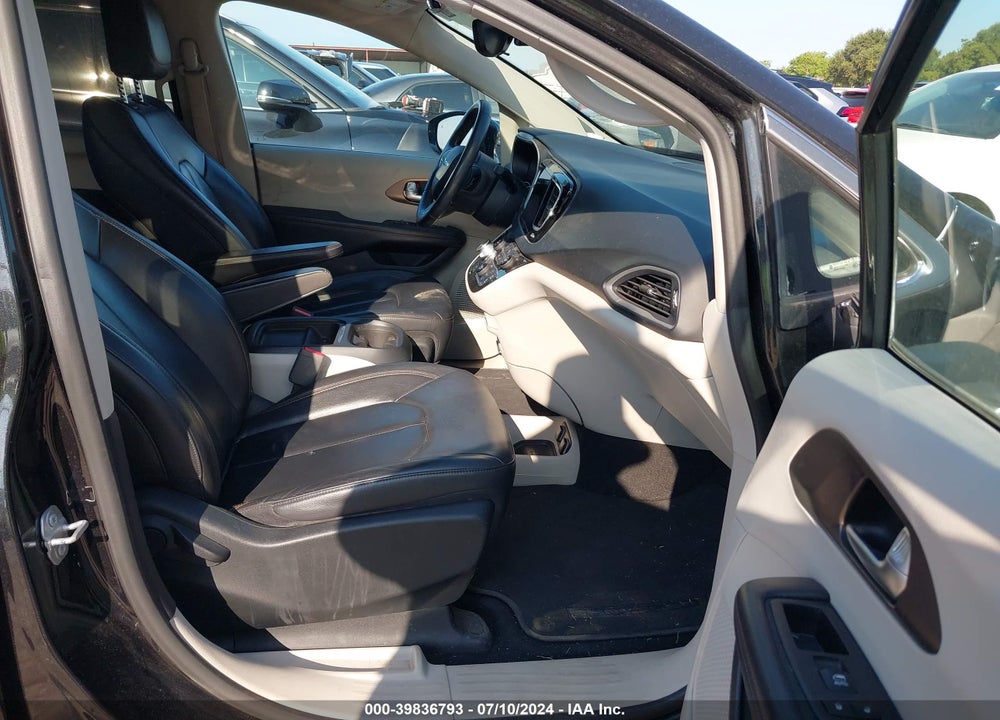 2017 CHRYSLER PACIFICA TOURING L VIN: 2C4RC1BG3HR744305