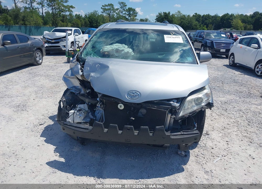 2015 TOYOTA SIENNA XLE PREMIUM 8 PASSENGER VIN: 5TDYK3DC0FS678983