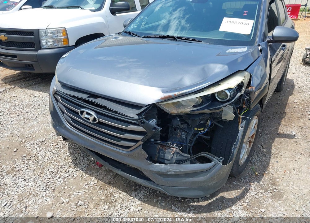 2016 HYUNDAI TUCSON SE VIN: KM8J33A47GU056708