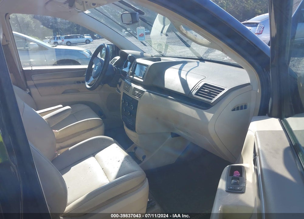 2010 VOLKSWAGEN ROUTAN SE VIN: 2V4RW3D10AR295057