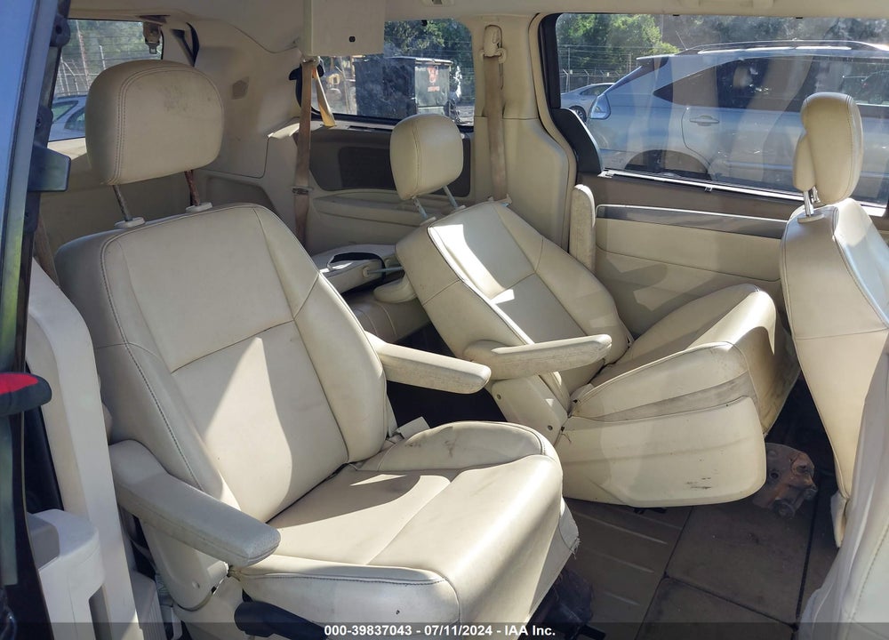 2010 VOLKSWAGEN ROUTAN SE VIN: 2V4RW3D10AR295057