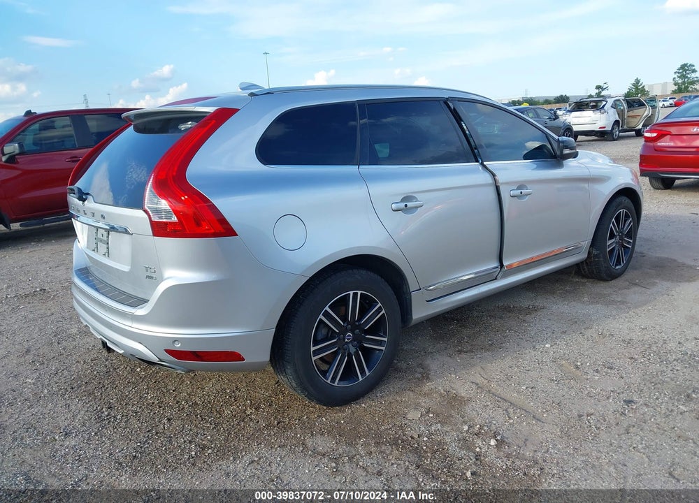 2017 VOLVO XC60 T5 DYNAMIC VIN: YV440MRR2H2073829