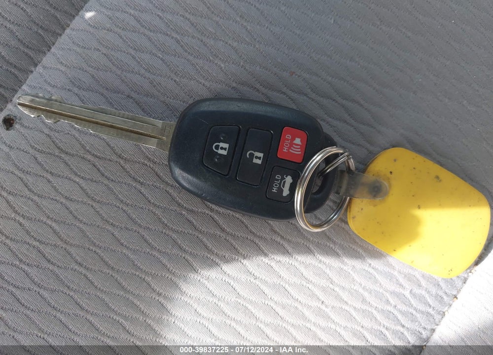2015 TOYOTA COROLLA LE VIN: 2T1BURHE3FC313303