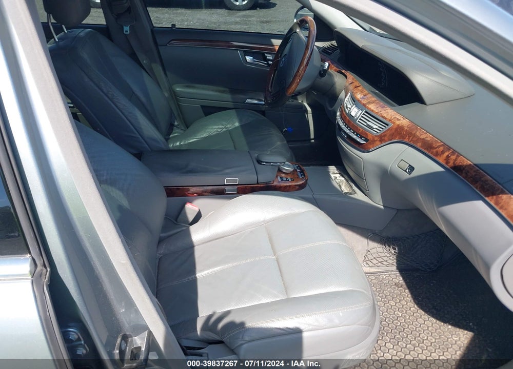 2008 MERCEDES-BENZ S 550 VIN: WDDNG86X88A199718