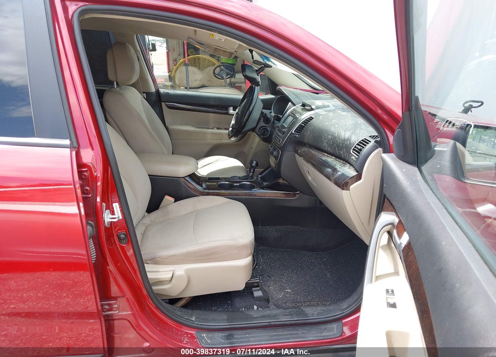 2015 KIA SORENTO LX VIN: 5XYKT4A61FG649805
